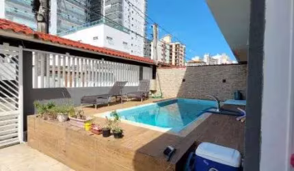Sobrado com piscina na Zona 01 a 400 metros do mar