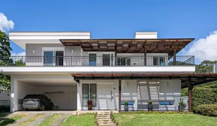 Casa excepcional de 408m2 em um dos mais charmosos condomínios fechados