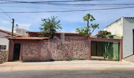 Casa para Venda em Salto, Jardim Celani, 4 dormitórios, 1 suíte, 2 banheiros, 4 vagas