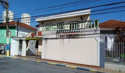 Sobrado na Água Fria com 3 dormitórios e 5 vagas.