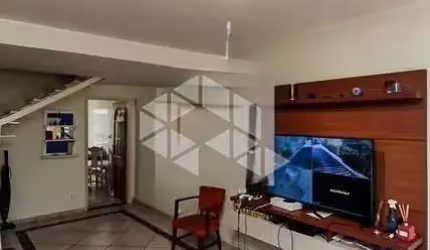 Casa em Santana com 3 dormitórios e 1 vaga de garagem.