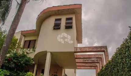 Sobrado à venda com 270m², 4 quartos e 7 vagas