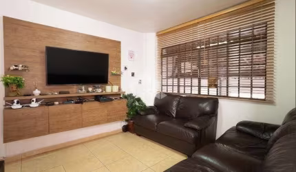 Casa no Parque Peruche com 2 dormitórios e 2 vagas