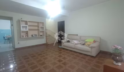 Sobrado no Carandiru com 4 dormitórios e 3 vagas