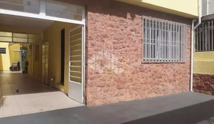 Sobrado com 5 Quartos e 4 banheiros à Venda, 198 m²