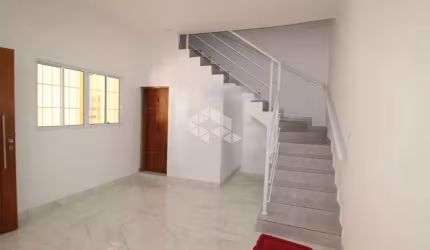 Sobrado à venda com 130m², 2 quartos e 2 vagas