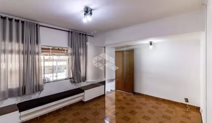 Casa à venda próxima ao metrô Parada Inglesa com 3 dormitórios (1 suíte) e garagem coberta