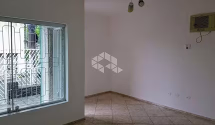 Casa térrea com 3 dormitórios na Água Fria.
