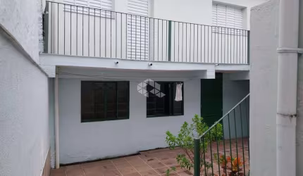 Sobrado à venda na Vila Paulistana com 3 dormitórios (1 suíte), quintal e 2 vagas - Espaço e conforto em localização tranquila