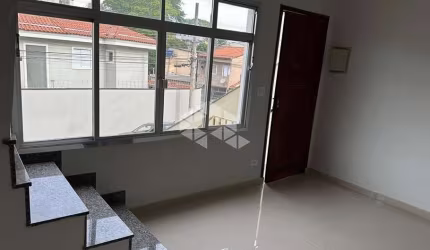 Sobrado à Venda na Vila Nivi com 2 Quartos e 3 Vagas