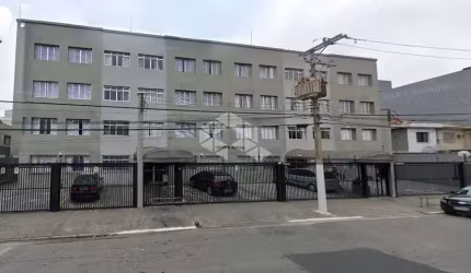 Apartamento clássico reformado à venda com 2 dormitórios e 1 vaga coberta - Próximo ao Centro do Parque Novo Mundo