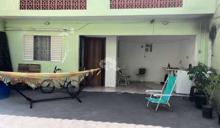 Sobrado à venda com 3 dormitórios, quintal amplo e edícula - Espaço, conforto e localização tranquila