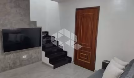 Sobrado à venda em condomínio fechado no Mandaqui - 2 dormitórios, quintal e 2 vagas, próximo ao Hipermercado Andorinha
