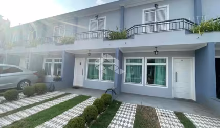 Sobrado em Condomínio Fechado com 3 Quartos (1 Suíte) e Lazer Completo