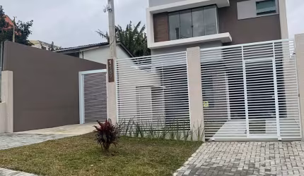 SOBRADO TRIPLEX DE FRENTE PARA A RUA COM TERRAÇO