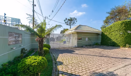 LINDO TRIPLEX COM TERRENO EM CONDOMÍNIO