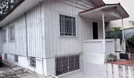 TERRENO EM RUA SEM SAIDA E CASA MISTA COM PISCINA
