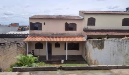 Casa 02 Dormitórios 04 vagas no Jardim Primavera - 200 metros da estação primavera