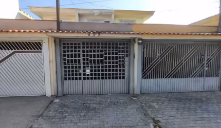 Casa com 2 Dormitórios, quintal e 01 vaga em interlagos