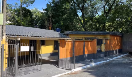 Casa 04 quartos 02 Vagas de garagem  em Interlagos