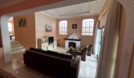 Casa com  04 Quartos 03 Suítes e 6 Vagas em Interlagos