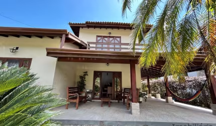 Casa com 3 dorms c/ piscina em condomínio fechado