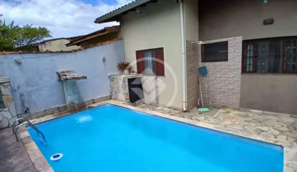 Linda Casa com Piscina e 02 Dormitórios em Itanhaém codigo: 105341