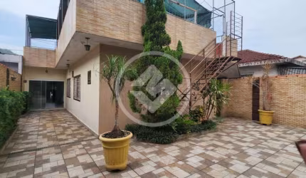 Linda casa com 3 dormitórios, quadra de esportes 3 vagas de garagem e um lindo jardim codigo: 116396