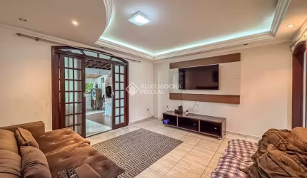Casa com 5 quartos à venda na Rua Giuseppe Tosi, 219, Demarchi, São Bernardo do Campo, 250 m2 por R$ 765.000