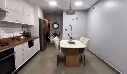 Casa com 3 quartos à venda na Rubens Filgueiras, 15, Jardim Guapituba, Mauá, 200 m2 por R$ 790.000