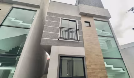 Sobrado para Venda em Curitiba, Uberaba, 3 dormitórios, 1 suíte, 2 banheiros, 1 vaga