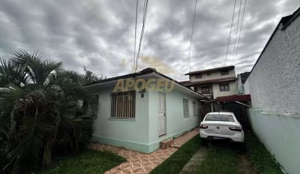 Casa para Venda em Curitiba, Novo Mundo, 6 dormitórios, 3 banheiros, 6 vagas