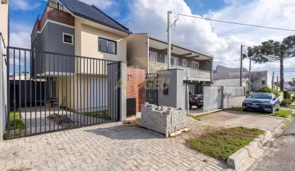 Sobrado para Venda em Curitiba, Xaxim, 3 dormitórios, 1 suíte, 3 banheiros, 2 vagas