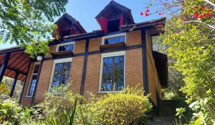 Chácara  à Venda em Itapecerica da Serra-SP, Bairro Palmeiras: 4 Quartos, 3 Salas, 3 Banheiros, 6 Vagas de Garagem, 225m².