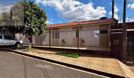 Casa com 5 quartos à venda na Rua Rio Congoinhas, 42, Conjunto Habitacional Requião, Maringá, 113 m2 por R$ 630.000