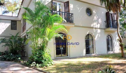 Luxuosa Casa á venda no Jardim América com 5 dormitórios, 1 suítes, 4 vagas - 600 m² em ótimo estado. Possui mais 4 dormitorios.