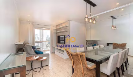Lindo apartamento à venda na Aclimação, 3 dormitórios, piso de madeira, móveis planejados, 2 vagas de garagem.