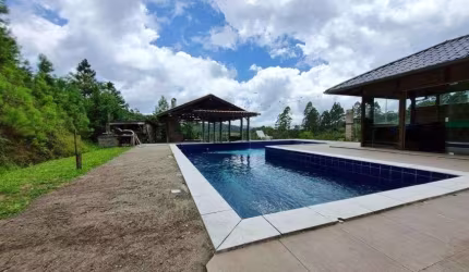 Sítio com piscina e ofuro em Antônio Carlos
