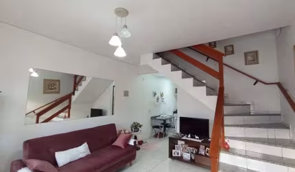 Sobrado 2 dormitórios - Ceniro Martins - São José tem 70 metros quadrados