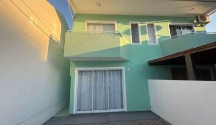 Sobrado 2 dormitórios direto com proprietário, proximo ao Madri Palhoça