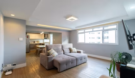Apartamento amplo, recém reformado, com móveis planejados e modernos.
