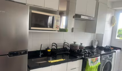 Lindo apartamento para morar com mobília na cozinha, lavanderia, banheiro e um dos quartos.