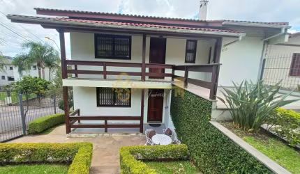 Casa à venda no bairro Universitário - Caxias do Sul/RS