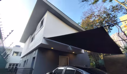 Sobrado para venda com 4 quartos, sendo 4 suítes, 274m²