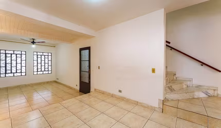 Sobrado para venda com 2 quartos, sendo 2 suítes, 225m²