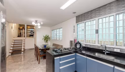Sobrado para venda com 3 quartos, sendo 3 suítes, 145m²