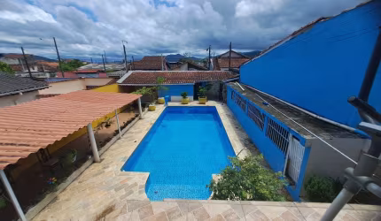 Casa com piscina em Mongagua