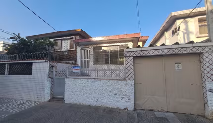 Casa em Santos com muito verde