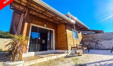 CASA NA MEIA PRAIA COM AMPLO TERRENO