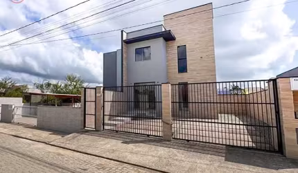 DE: 390.000 POR R$ 360.000, CASA COM AMPLO QUINTAL, 02 DORMITÓRIOS
